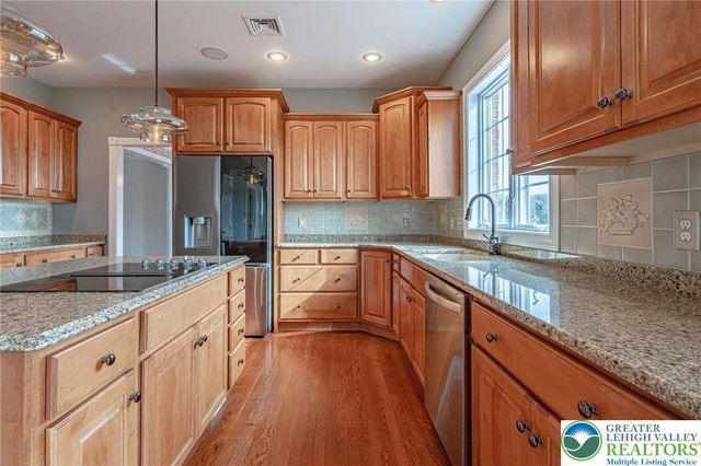 4123 Wyndemere Circle East, Lowhill Twp, PA 18078