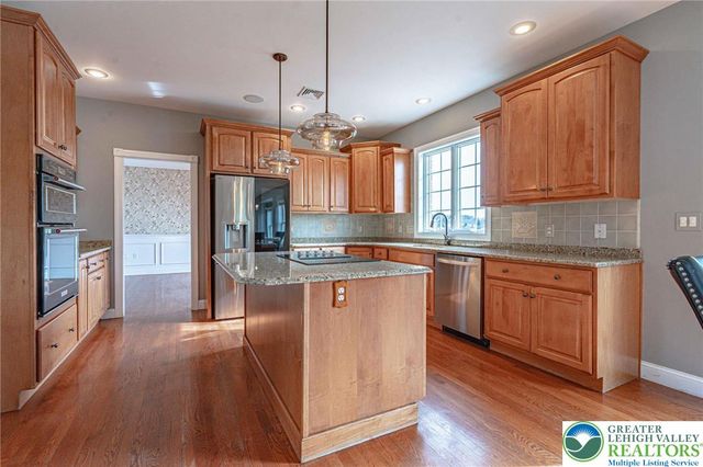 4123 Wyndemere Circle East, Lowhill Twp, PA 18078