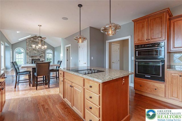 4123 Wyndemere Circle East, Lowhill Twp, PA 18078