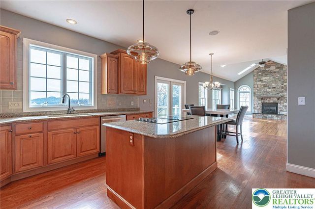 4123 Wyndemere Circle East, Lowhill Twp, PA 18078