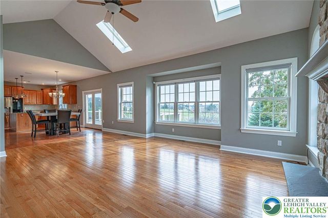 4123 Wyndemere Circle East, Lowhill Twp, PA 18078