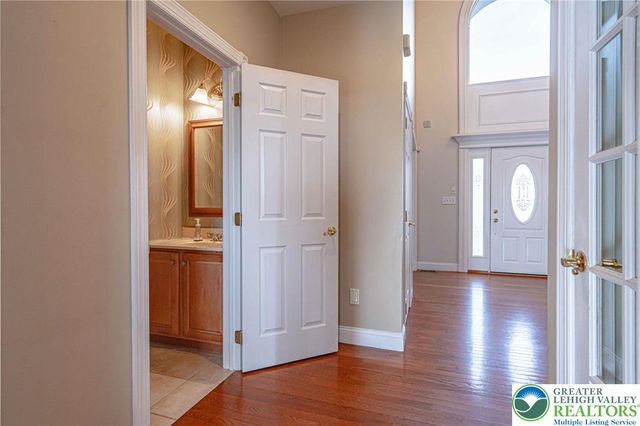 4123 Wyndemere Circle East, Lowhill Twp, PA 18078