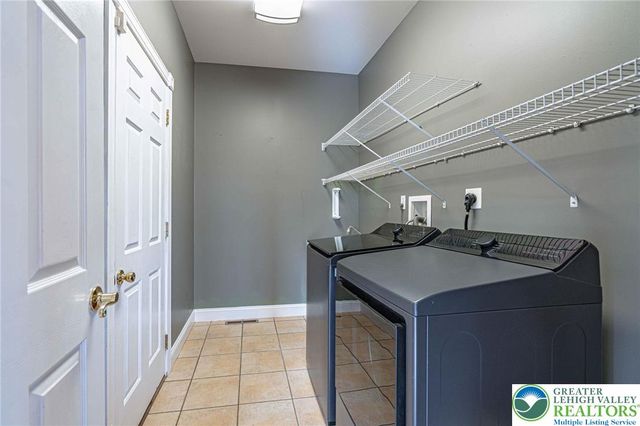 4123 Wyndemere Circle East, Lowhill Twp, PA 18078