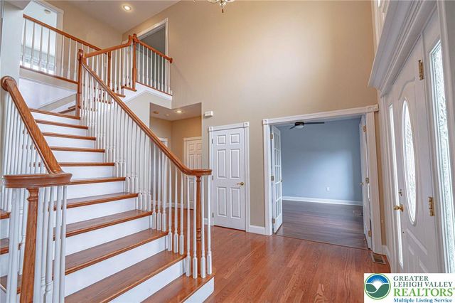 4123 Wyndemere Circle East, Lowhill Twp, PA 18078