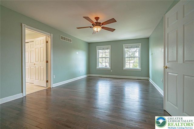 4123 Wyndemere Circle East, Lowhill Twp, PA 18078