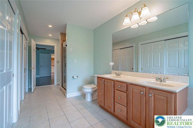 4123 Wyndemere Circle East, Lowhill Twp, PA 18078