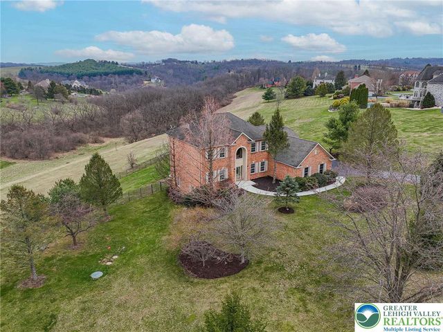 4123 Wyndemere Circle East, Lowhill Twp, PA 18078