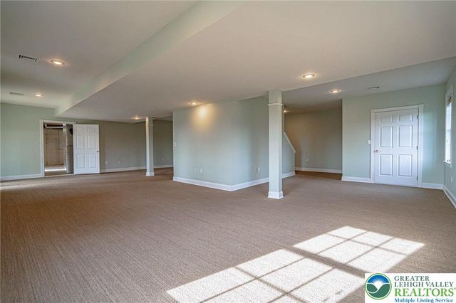 4123 Wyndemere Circle East, Lowhill Twp, PA 18078