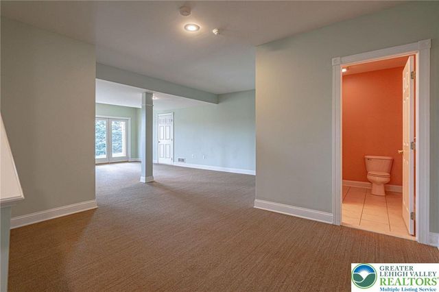 4123 Wyndemere Circle East, Lowhill Twp, PA 18078