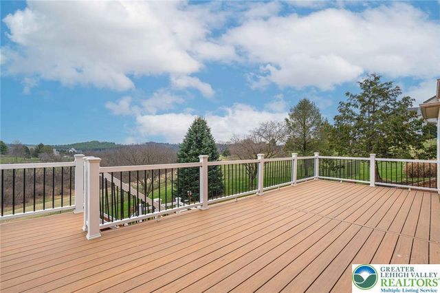 4123 Wyndemere Circle East, Lowhill Twp, PA 18078