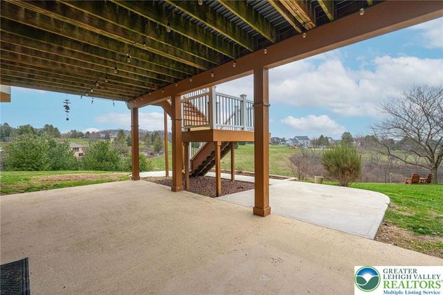 4123 Wyndemere Circle East, Lowhill Twp, PA 18078