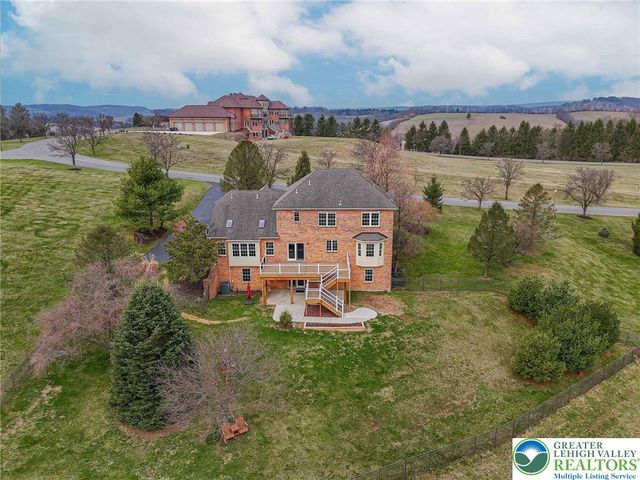 4123 Wyndemere Circle East, Lowhill Twp, PA 18078