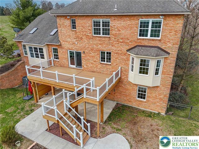 4123 Wyndemere Circle East, Lowhill Twp, PA 18078