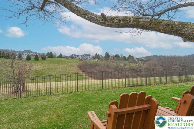 4123 Wyndemere Circle East, Lowhill Twp, PA 18078