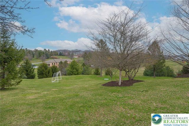 4123 Wyndemere Circle East, Lowhill Twp, PA 18078