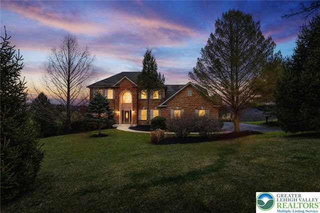 4123 Wyndemere Circle East, Lowhill Twp, PA 18078