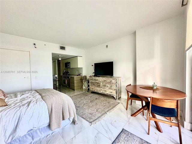 1300 Brickell Bay Dr 2106, Miami, FL 33131
