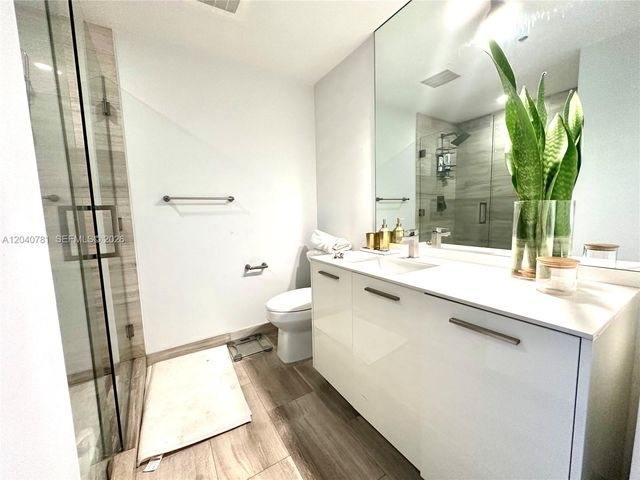 1300 Brickell Bay Dr 2106, Miami, FL 33131