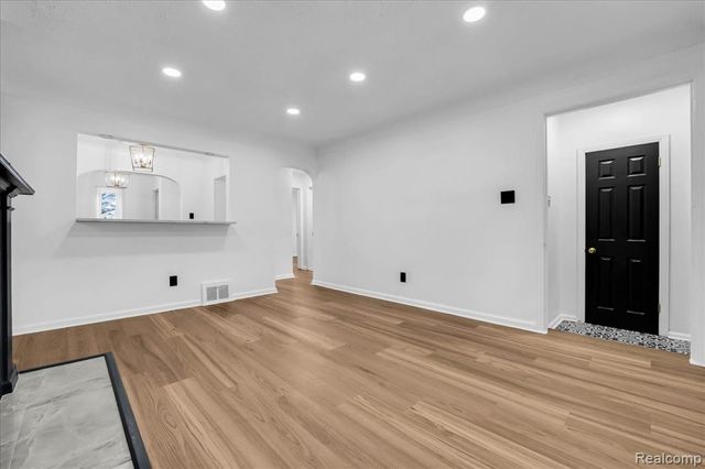 8603 Whitcomb Street, Detroit, MI 48228