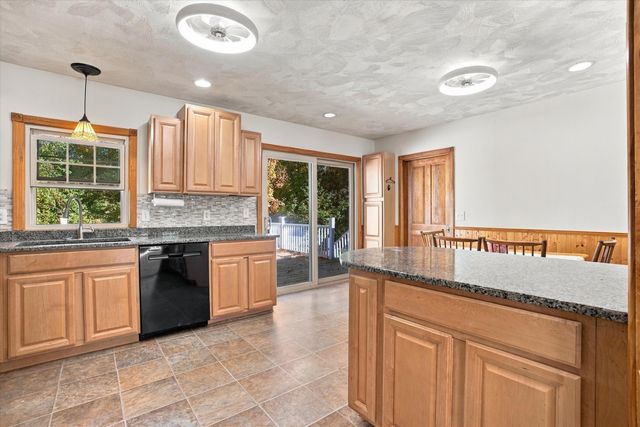 8 Beauchesne Drive, Hooksett, NH 03106