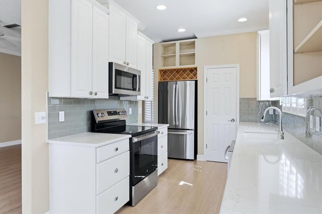 8050 VICTORIA FALLS CIRCLE, Sarasota, FL 34243