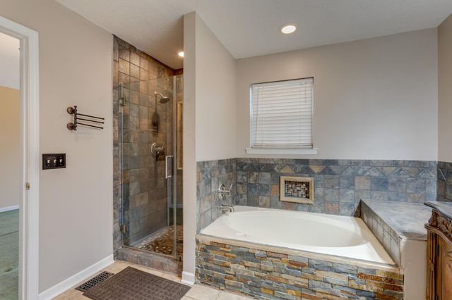1718 University Dr, Columbia, TN 38401