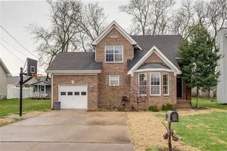 1718 University Dr, Columbia, TN 38401