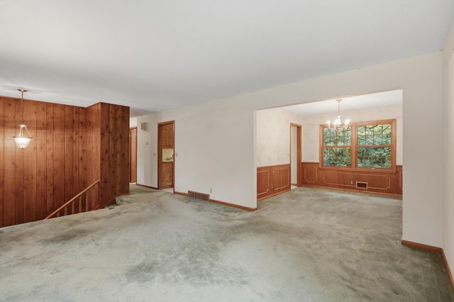 141 Oakwood Drive, New Brighton, MN 55112