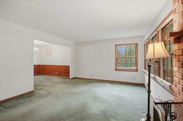 141 Oakwood Drive, New Brighton, MN 55112