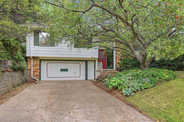 141 Oakwood Drive, New Brighton, MN 55112