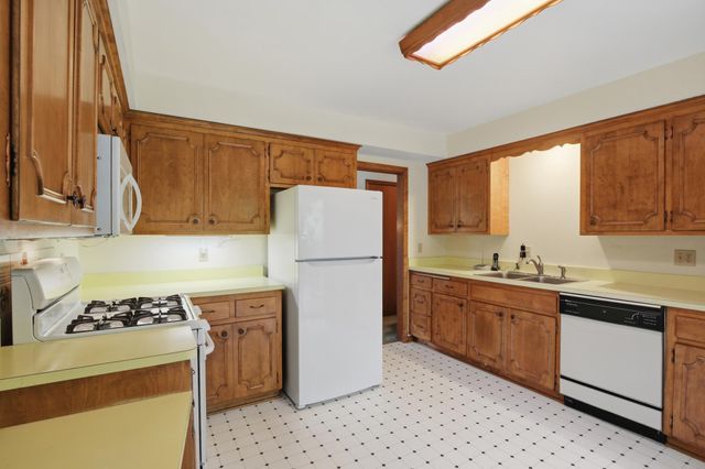 141 Oakwood Drive, New Brighton, MN 55112
