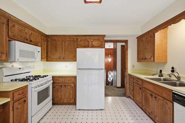 141 Oakwood Drive, New Brighton, MN 55112