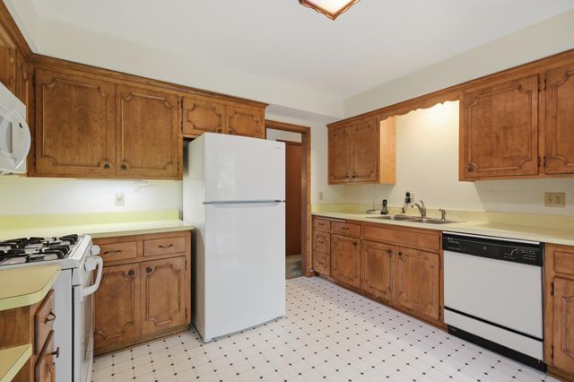 141 Oakwood Drive, New Brighton, MN 55112
