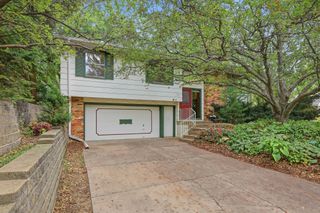 141 Oakwood Drive, New Brighton, MN 55112