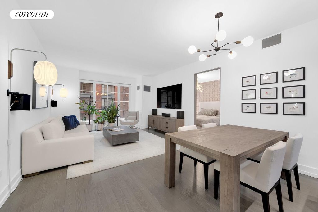 70 Charlton St Apt 4C, New York City, NY 10014