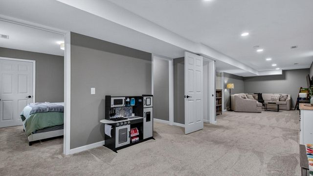 305 Arbor Hills Circle, Eau Claire, WI 54703