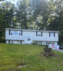 366 Sabin Street, Putnam, CT 06260