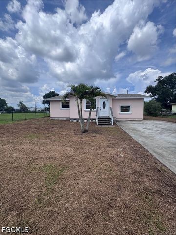 2935 Winona DR, North Fort Myers, FL 33917