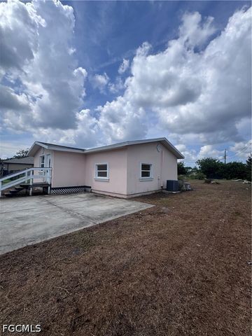2935 Winona DR, North Fort Myers, FL 33917