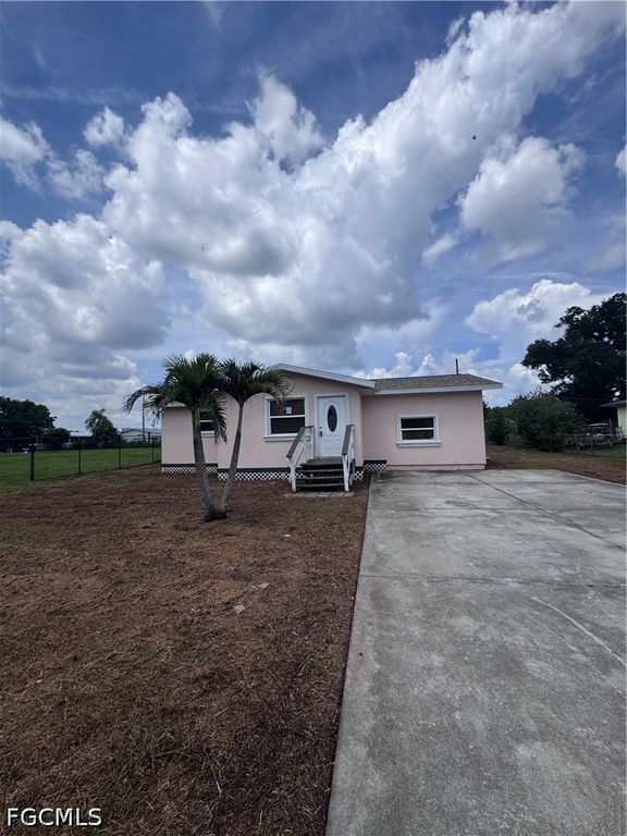 2935 Winona DR, North Fort Myers, FL 33917