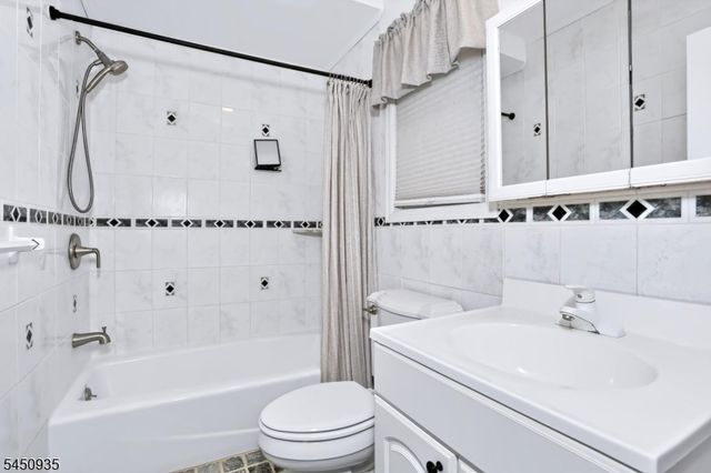 20 The Loop, Ringwood Boro, NJ 07456
