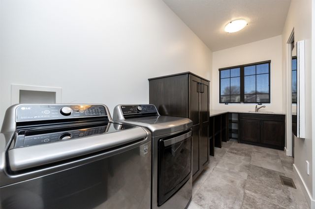 10508 NW 74th Place, Johnston, IA 50131
