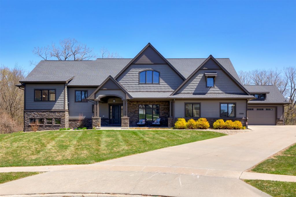 10508 NW 74th Place, Johnston, IA 50131