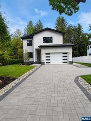 220 Riveredge, Tenafly, NJ 07670