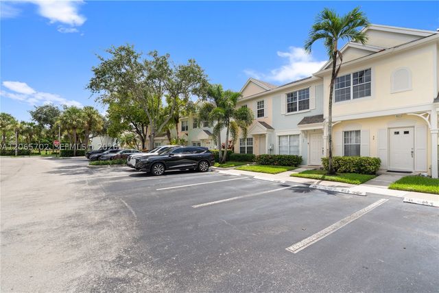 38 Truman Dr, Weston, FL 33326