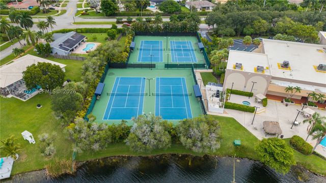 38 Truman Dr, Weston, FL 33326