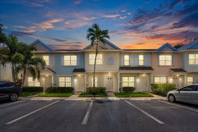 38 Truman Dr, Weston, FL 33326