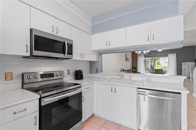 38 Truman Dr, Weston, FL 33326