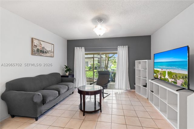 38 Truman Dr, Weston, FL 33326