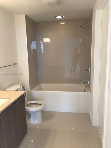 5300 NW 85 Avenue 703, Doral, FL 33166